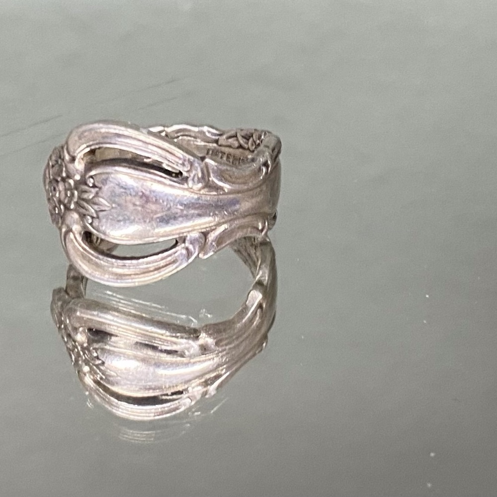 International Deep Silver “Countess” vintage Silver plate spoon ring sz 5.5